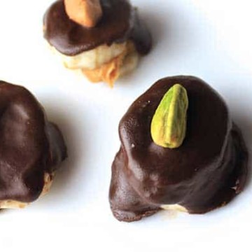 Peanut butter and chocolate banana bites are easy-to-make frozen healthy snacks