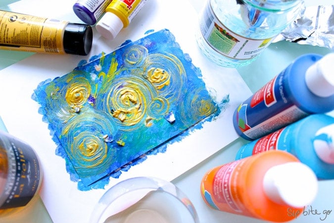 Easy step-by-step abstract art DIY tutorial with acrylics for beginners via sipbitego.com #diy