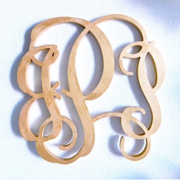 How to decorate with a monogram for your wedding via diy wedding planning tips and ideas at sipbitego.com