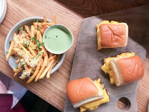 canard steam burgers with garlic fries