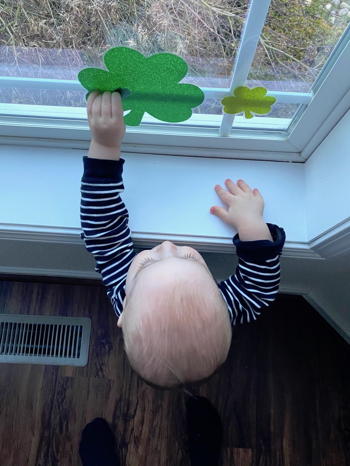 Simple Window Decorations For St Patrick’s Day