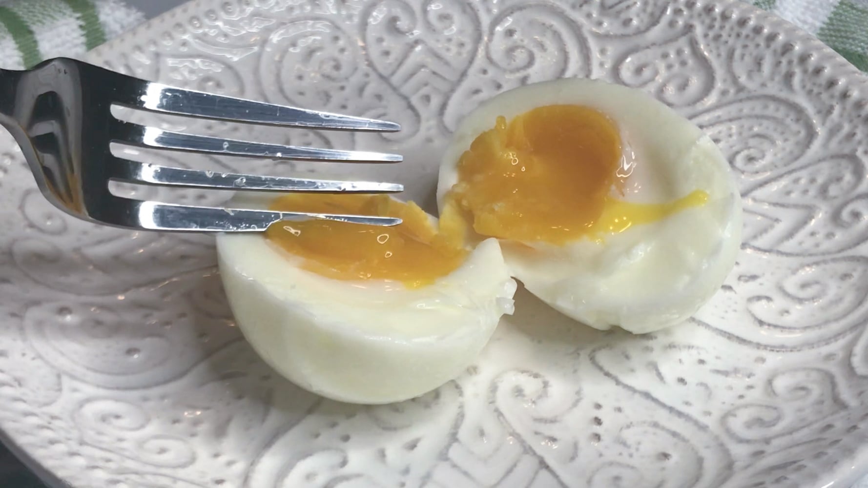 10 Minute Sous Vide Soft Boiled Eggs - A Duck's Oven