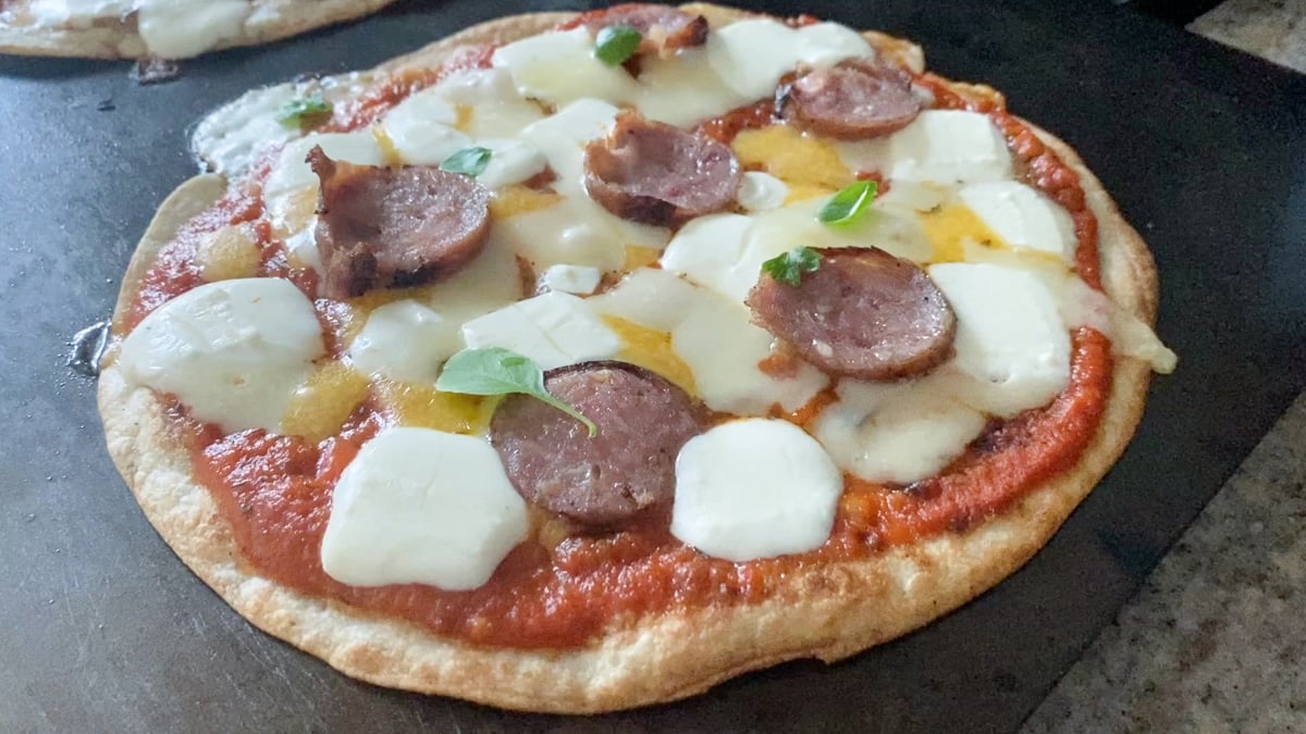 tortilla pizza with chicken sausage