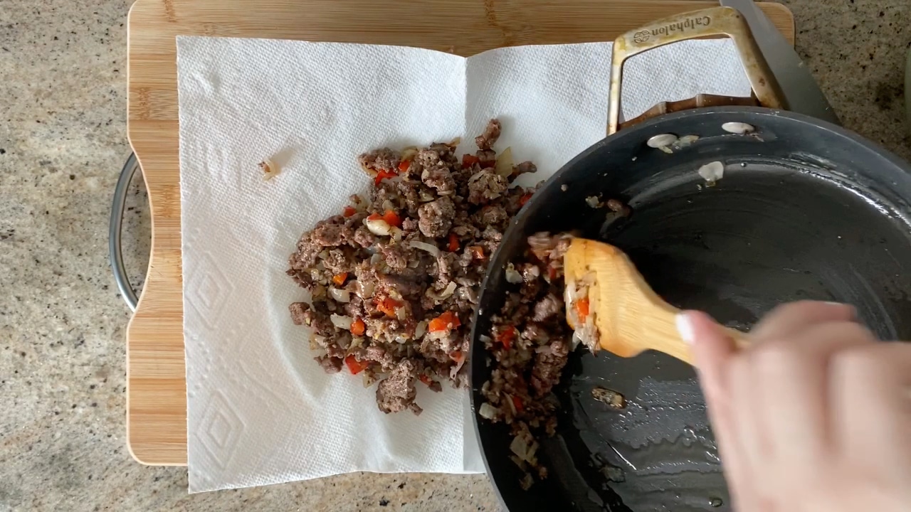 ground beef on paper towel