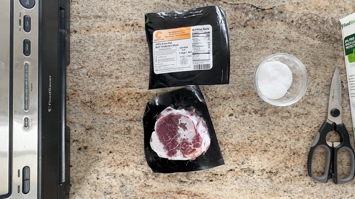 How To Vacuum Seal Meat For Sous Vide Meal Prepping [ULTIMATE GUIDE] - Sip  Bite Go