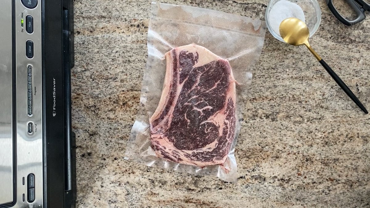 https://sipbitego.com/wp-content/uploads/2020/07/How-To-Vacuum-Seal-Ribeye-For-Sous-Vide-Cooking-Sip-Bite-Go-Step-by-step-1.jpg