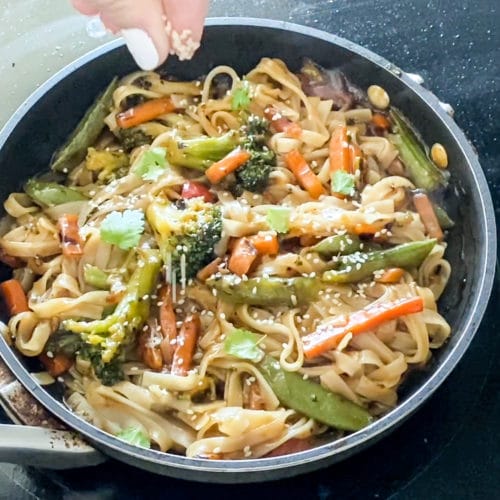 Frozen Stir Fry Vegetable with Rice Noodle Recipe | Sip Bite Go - Sip ...