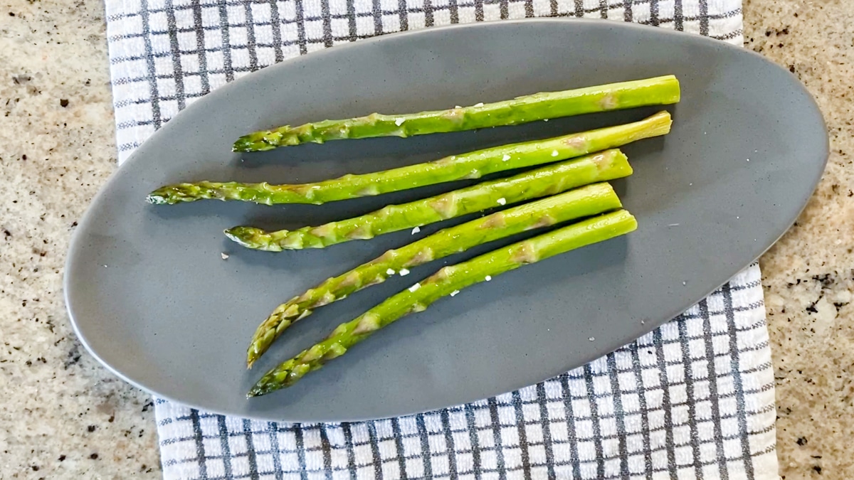 perfectly cooked sous vide asparagus