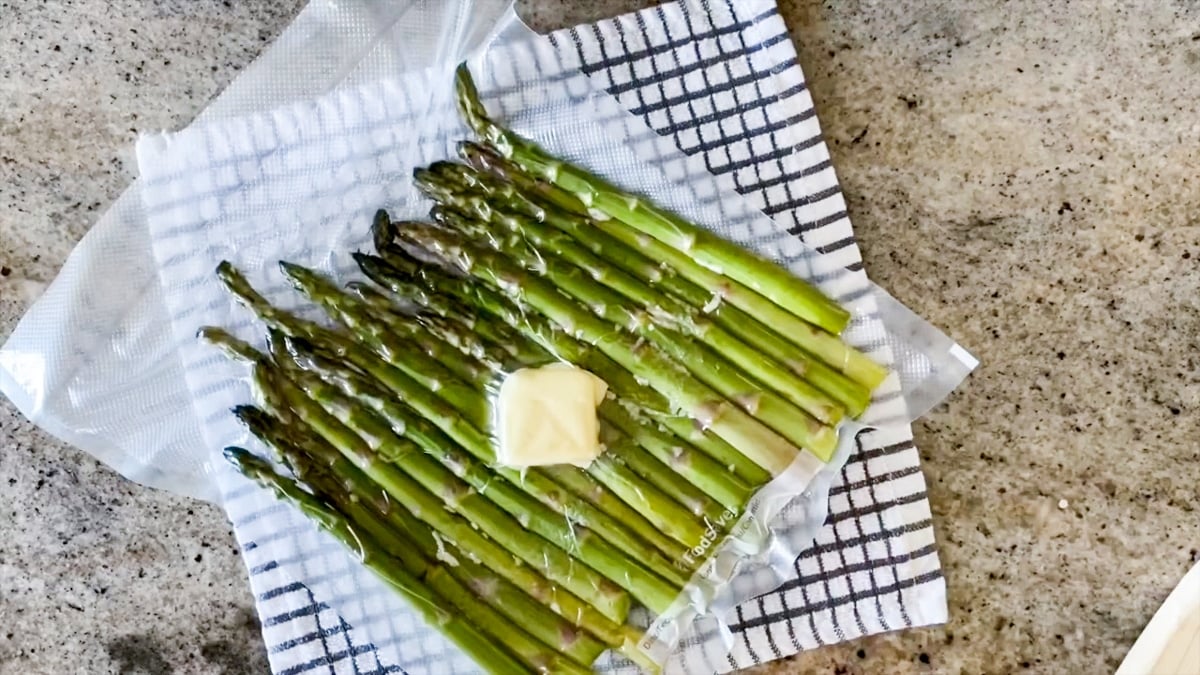 vacuum sealed asparagus with butter