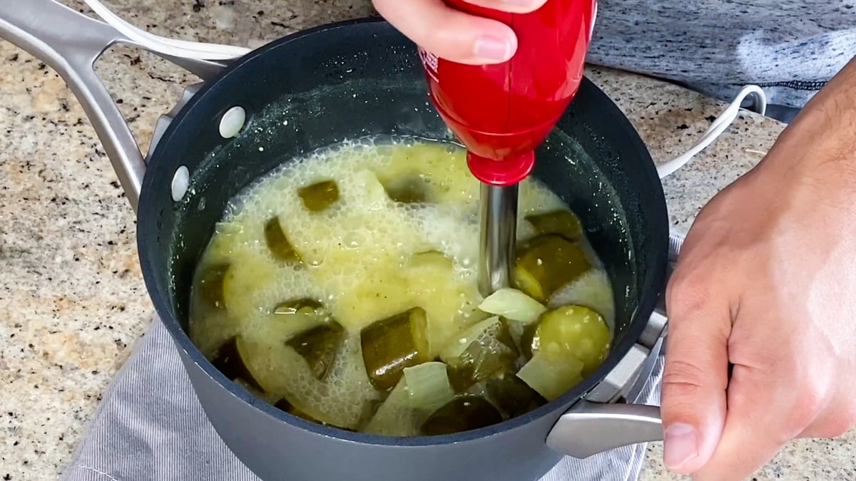 using an immersion blender for zucchini soup