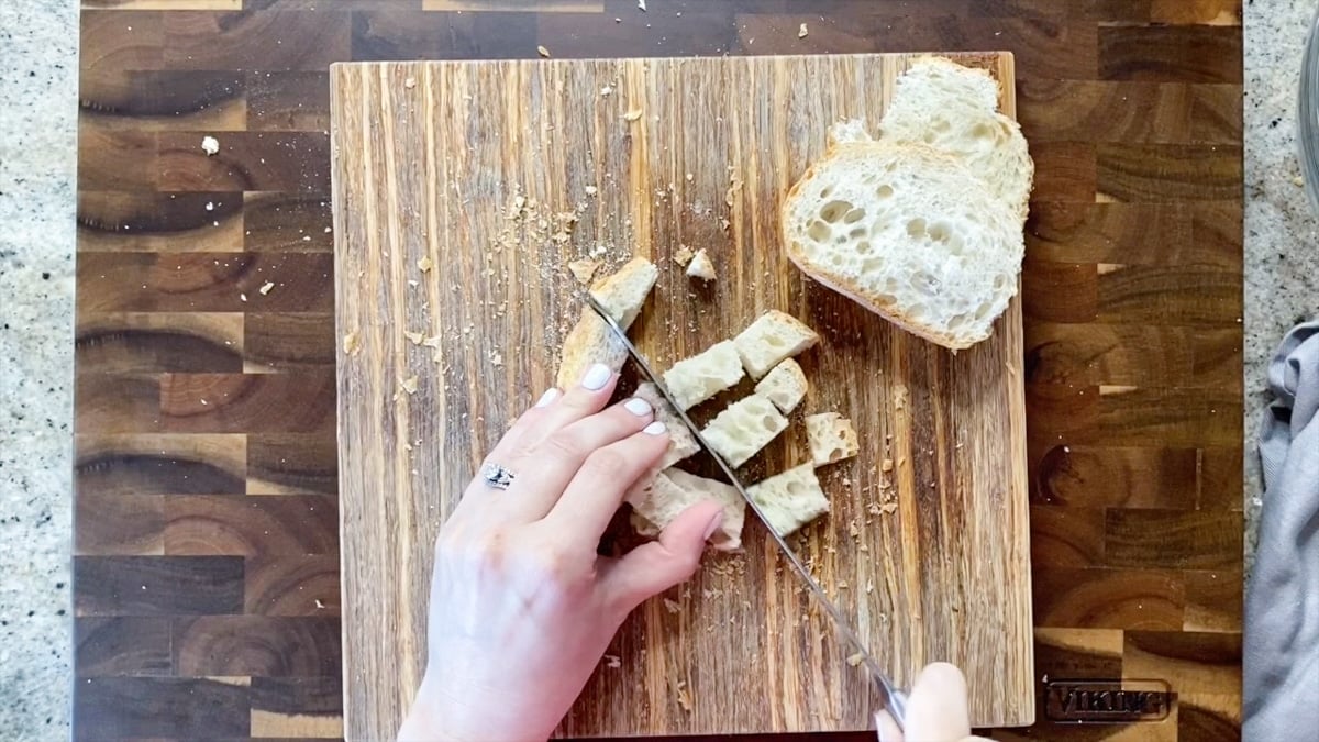 cutting baguette in cubes