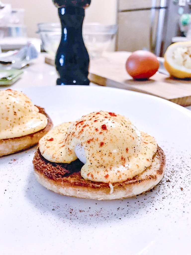 sous vide poached eggs benedict recipe on english muffin