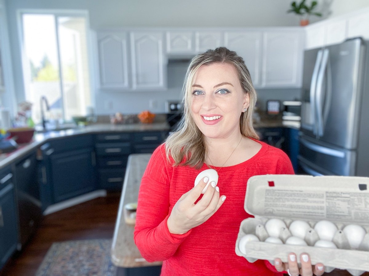 Portland Food Blogger Jenna Passaro sous viding eggs demonstration from The Home Chef's Sous Vide Cookbook