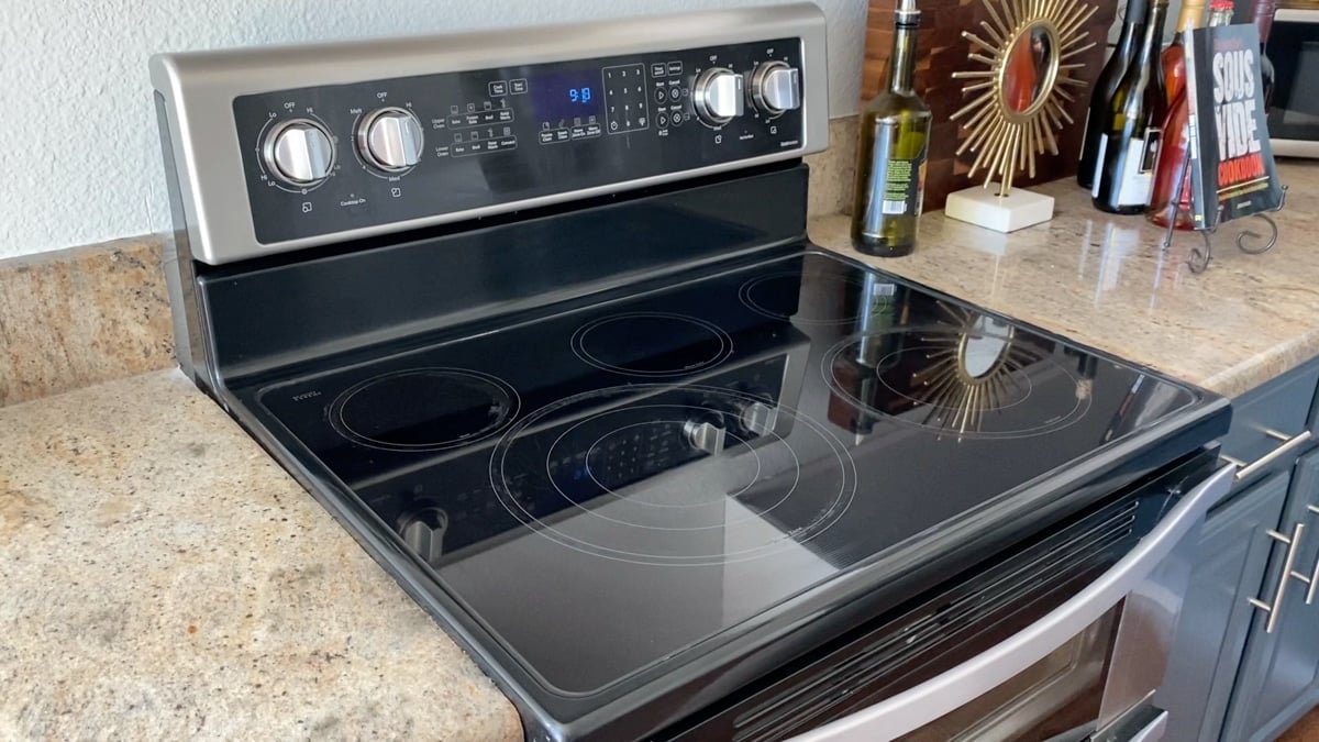 Sparkling clean electric stovetop after a kitchen cleaning.