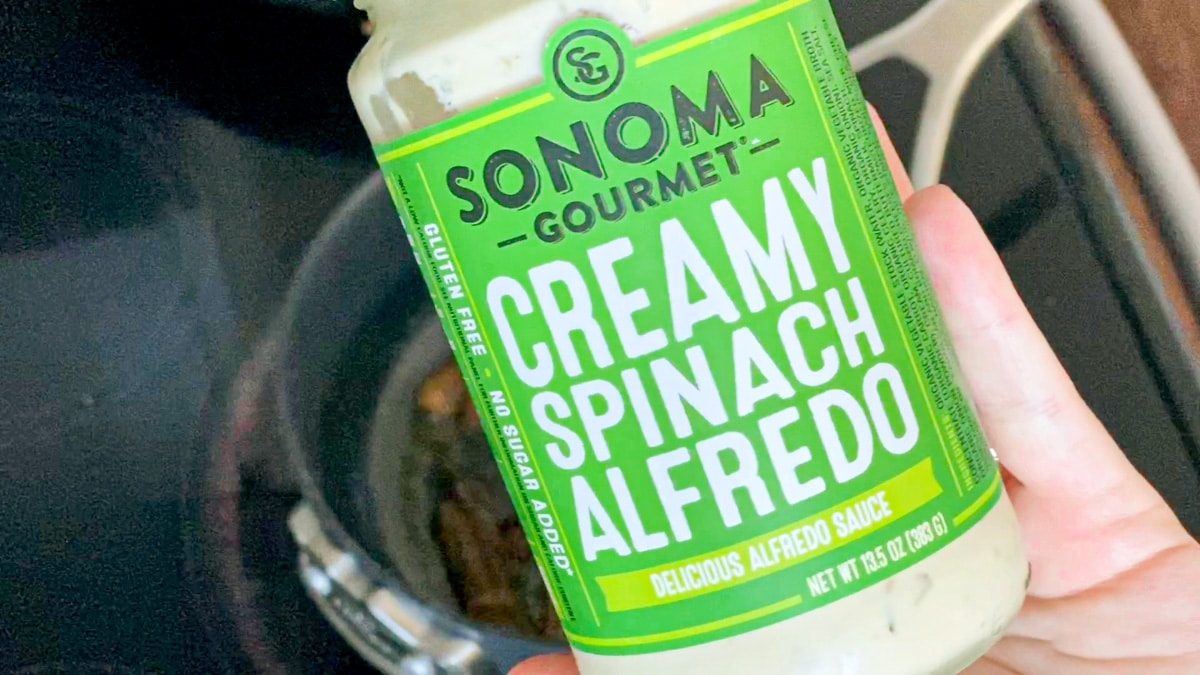 jar of Sonoma Gourmet alfredo sauce in creamy spinach flavor