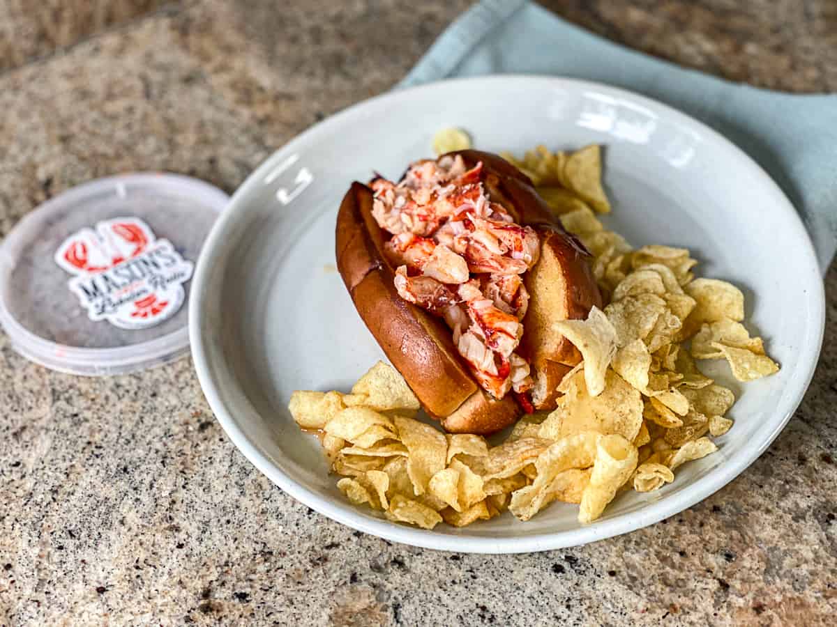 Mason's Famous Lobster Roll kit example
