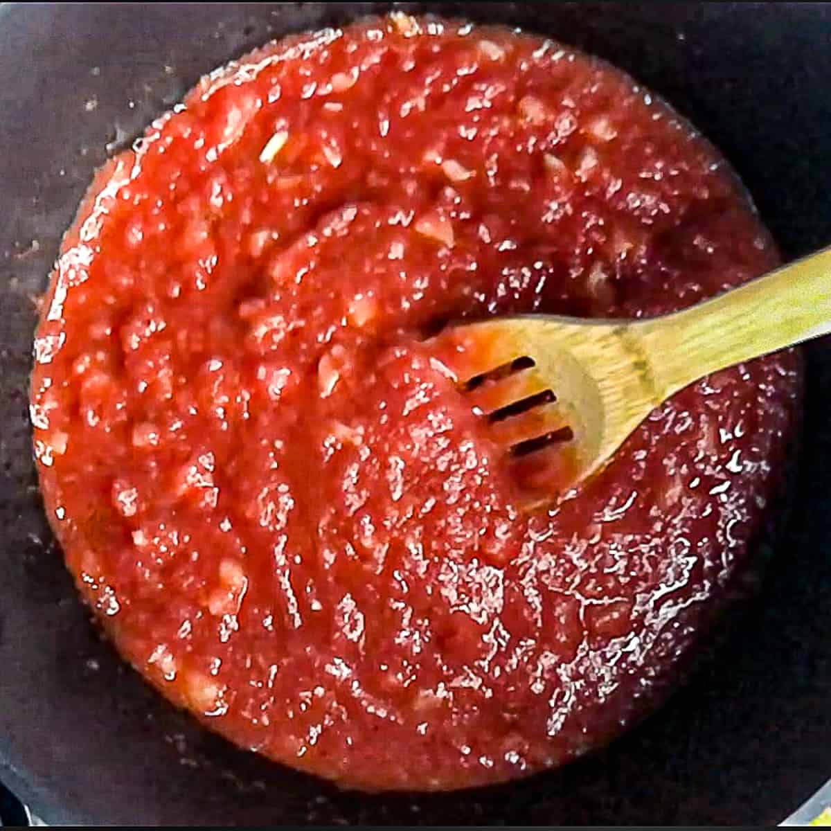 Homemade Pasta Sauce Recipe With Crushed Tomatoes - Sip Bite Go