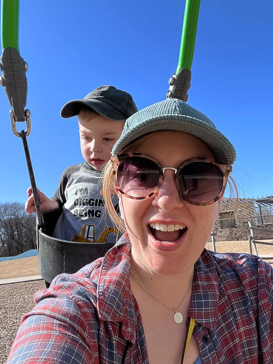 Showing what to do in dallas with kids outdoors swinging