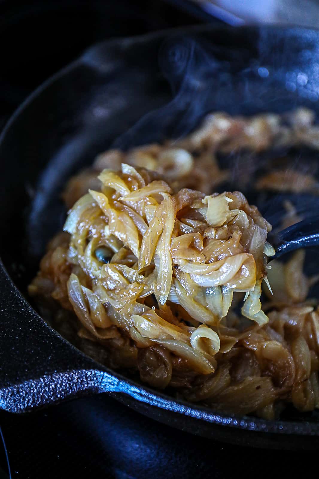 Caramelized onion burger topping for a cookout