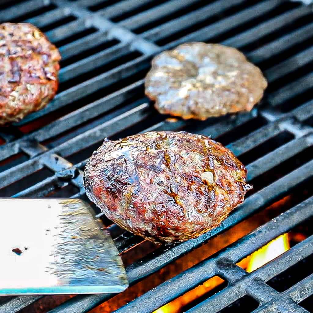 How To Grill Burgers On Gas Grill (Recipe + Guide) Sip Bite Go