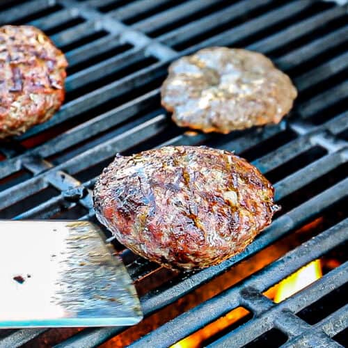 How Long To Grill Burgers On Gas Grill (Recipe + Guide) - Sip Bite Go