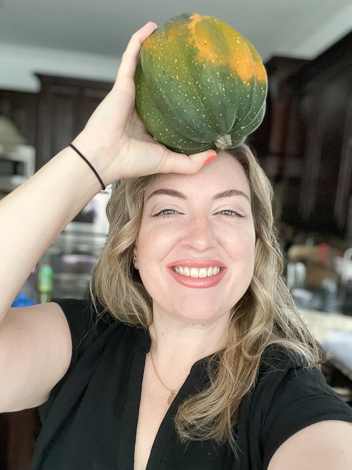 Jenna Passaro Food Blogger from Sip Bite Go holding acorn squash