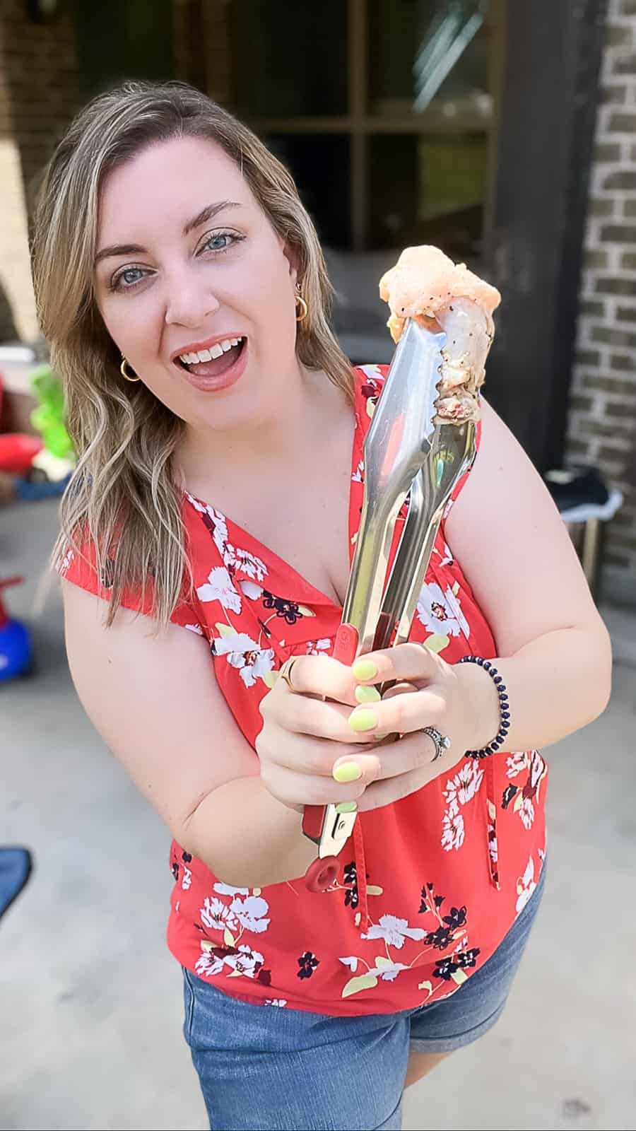 Jenna Passaro Food Blogger of Sip Bite Go in Taco Night Party Outfit Holding Smoked Chicken Wing