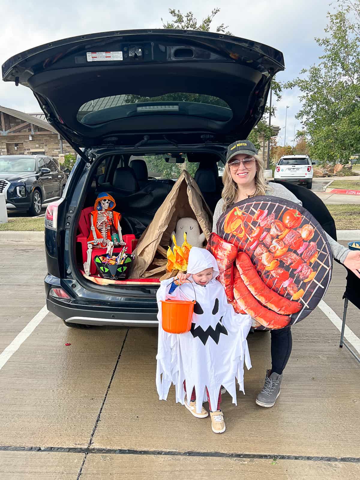 BBQ grill halloween costume and trunk or treat campsite decor idea with Jenna Passaro from sip bite go