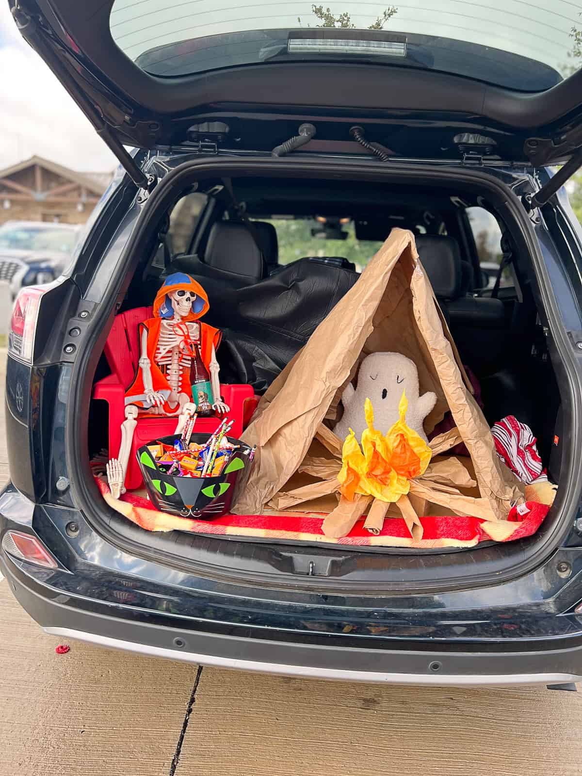 Halloween campsite trunk or treat car decor idea for foodies