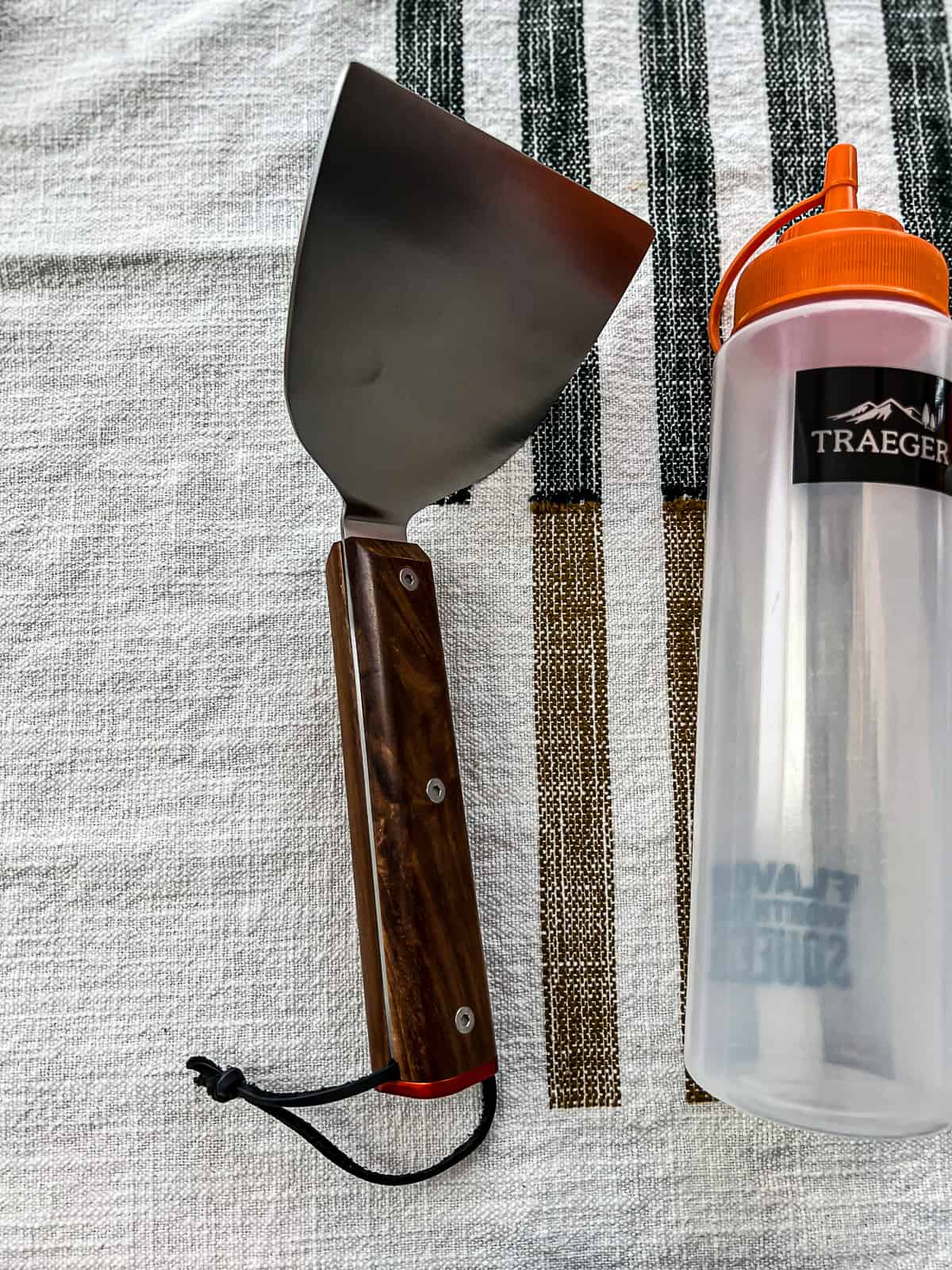 Traeger Flatrock Accessories Kit with Essentials - Sip Bite Go