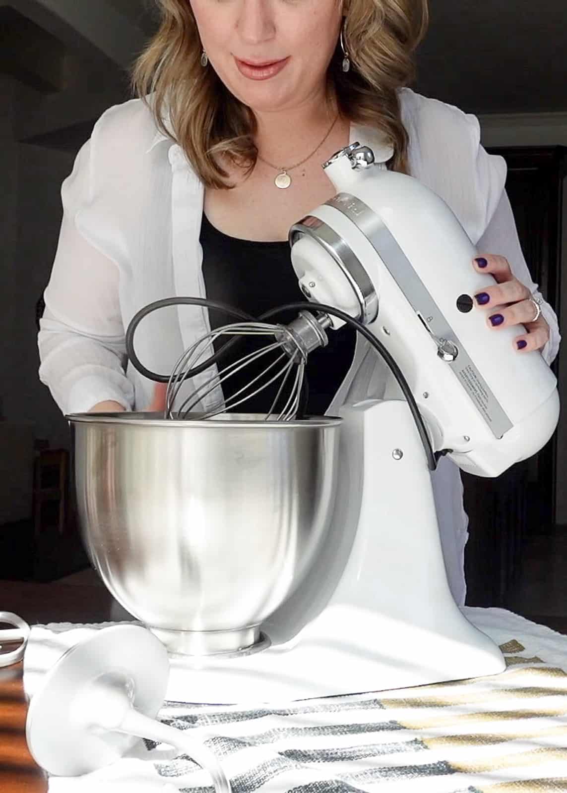 White 5 quart tilt head kitchenaid stand mixer demonstration with Jenna Passaro from Sip Bite Go food blog
