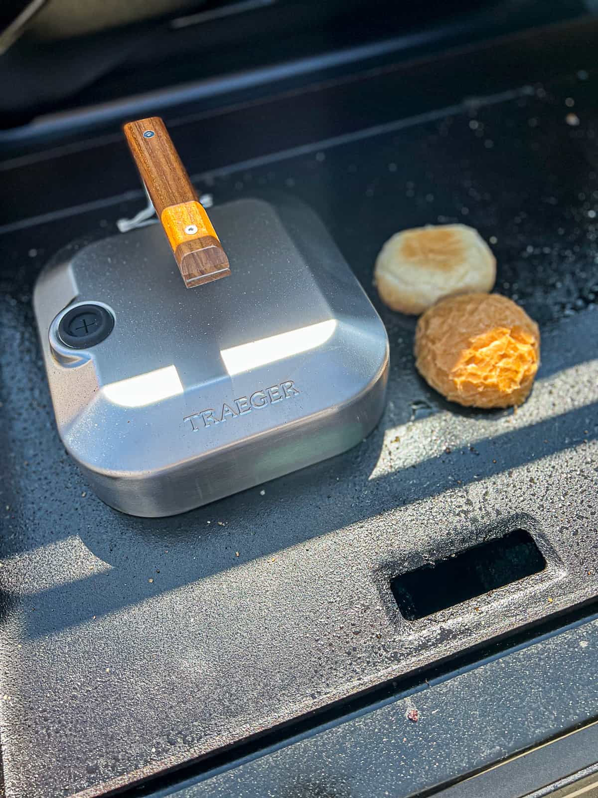 Traeger Flatrock Smash Burger Kit Review - Sip Bite Go