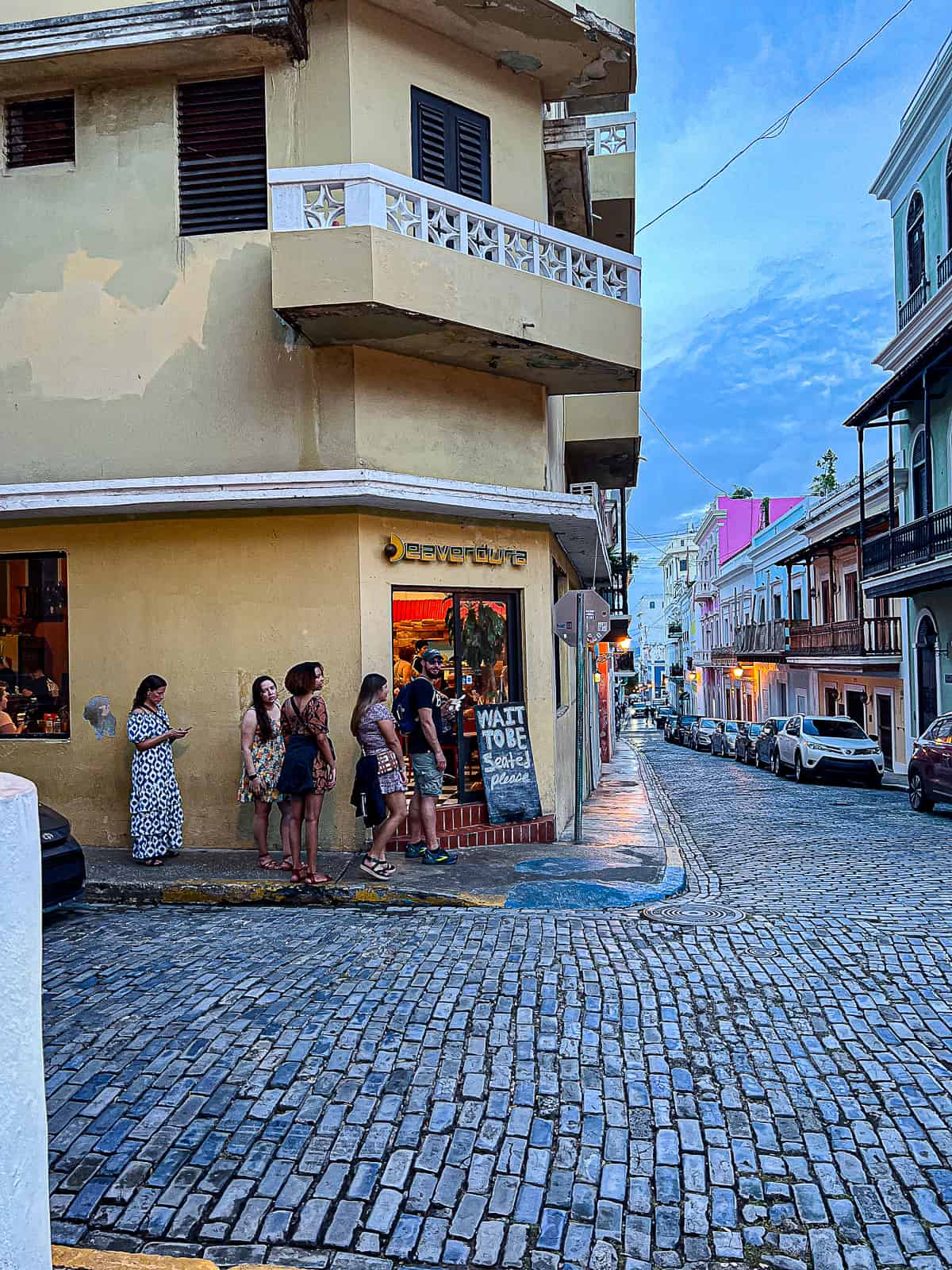 Line due to no reservations at Deaverdura Restaurant in San Juan