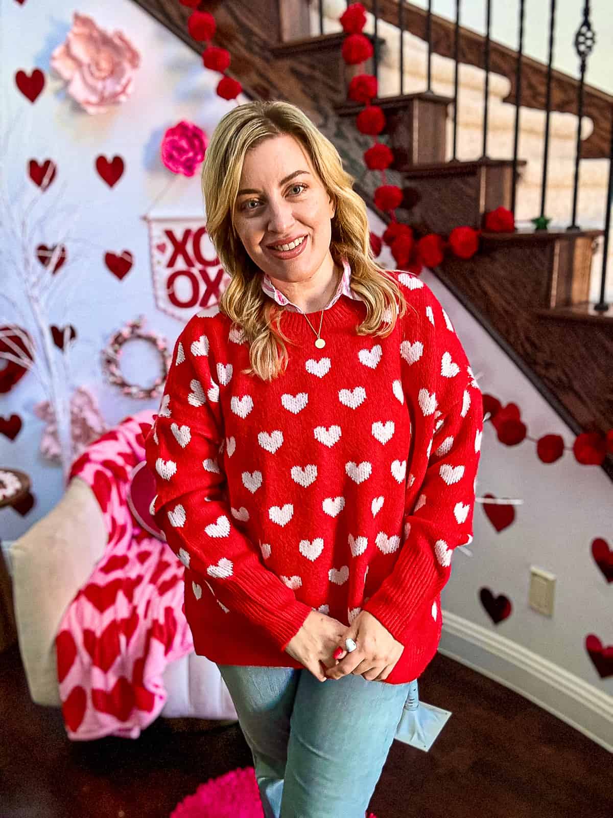 Jenna Passaro blogger with Valentine's Day Decor in Stairway