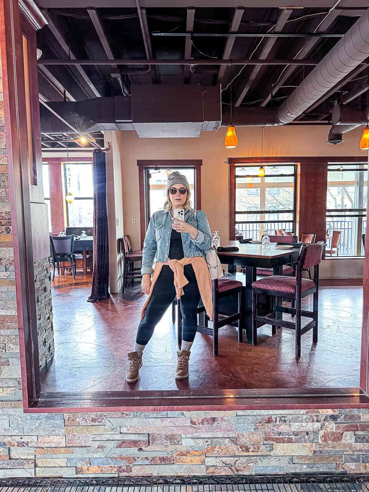 Jenna Passaro Visiting Utah in April wearing leggings