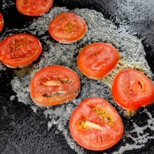 Demonstrating how to Griddle Tomatoes on Traeger Flatrock Grill