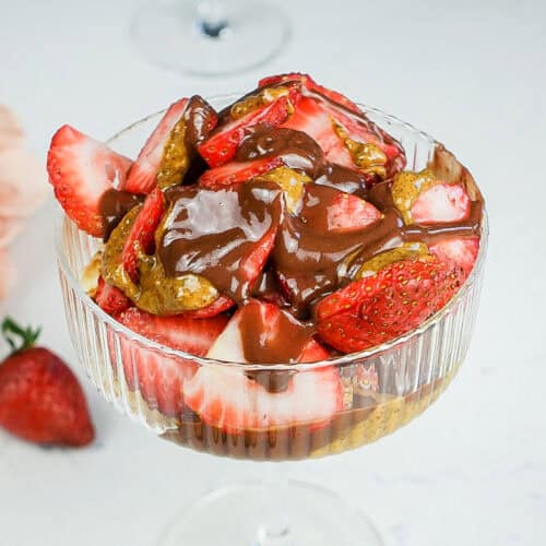 Viral Dubai Chocolate Strawberry Cup